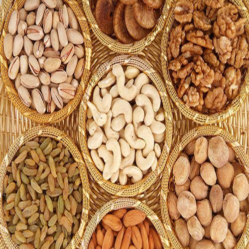 In Nagpur, cashew nuts are cheap, almonds, walnuts expensive | नागपुरात काजू स्वस्त, बदाम, आक्रोड व खारीक महाग 