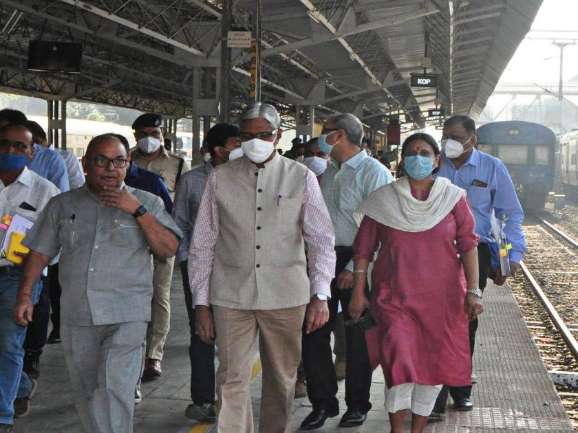 Central Railway General Manager Anil Kumar Lahoti inspected the work of doubling and electrification of Pune-kolhapur railway line yesterday | पुणे- कोल्हापूर दुहेरीकरण-विद्युतीकरणाची पाहणी, मध्ये रेल्वेच्या महाव्यवस्थापकांनी घेतली कामाची माहिती
