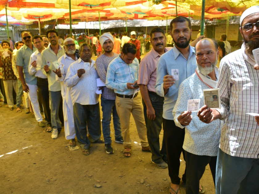  45 percent polling till noon in Akola | Maharashtra Election Voting Live : अकोल्यात दुपारपर्यंत ४५ टक्के मतदान