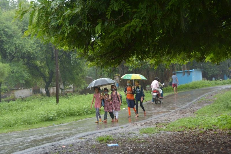 Santadhar in the district; Rain continues for fourth day in a row | अकोला जिल्ह्यात संततधार; सलग चौथ्या दिवशी पावसाचा जोर कायम!
