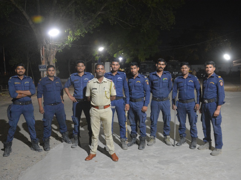  Police cautions in the night; Patrol control squad patrol overnight | रात्रगस्तीत पोलीस सतर्क; दंगा नियंत्रण पथकाची रात्रभर गस्त