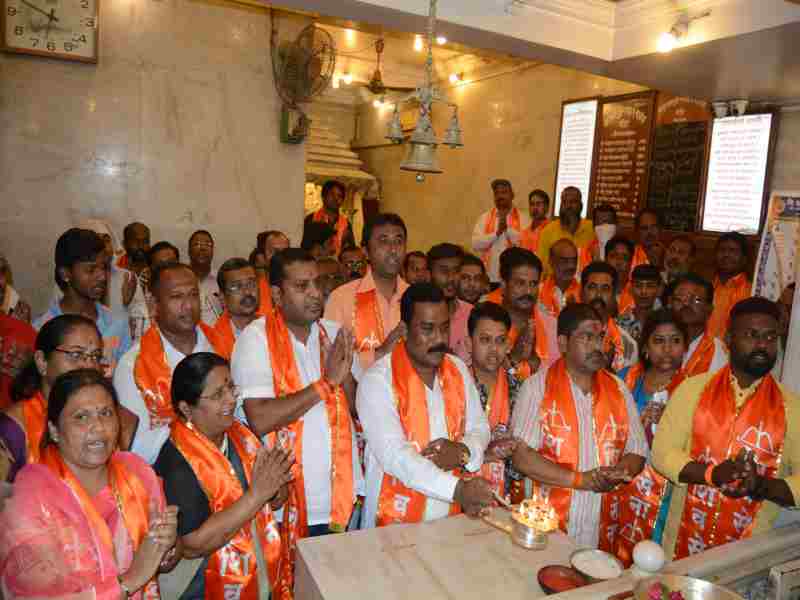  Mahrati in Jalgaon to become Shiv Sena Chief Minister | शिवसेनेचा मुख्यमंत्री व्हावा म्हणून जळगावात महाआरती