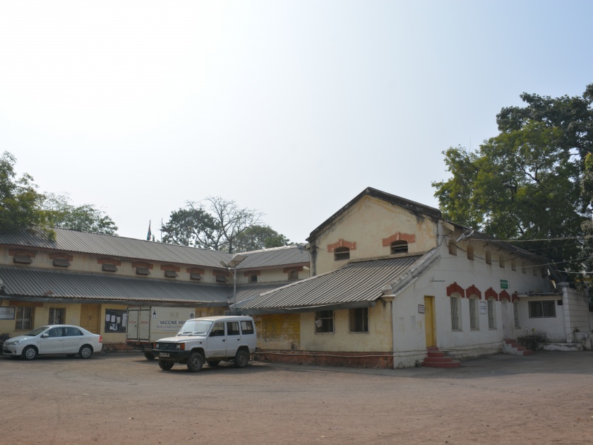  Akola jilha parishad building in bad condition | शिकस्त इमारतीतून चालतो अकोला जिल्ह्याचा कारभार