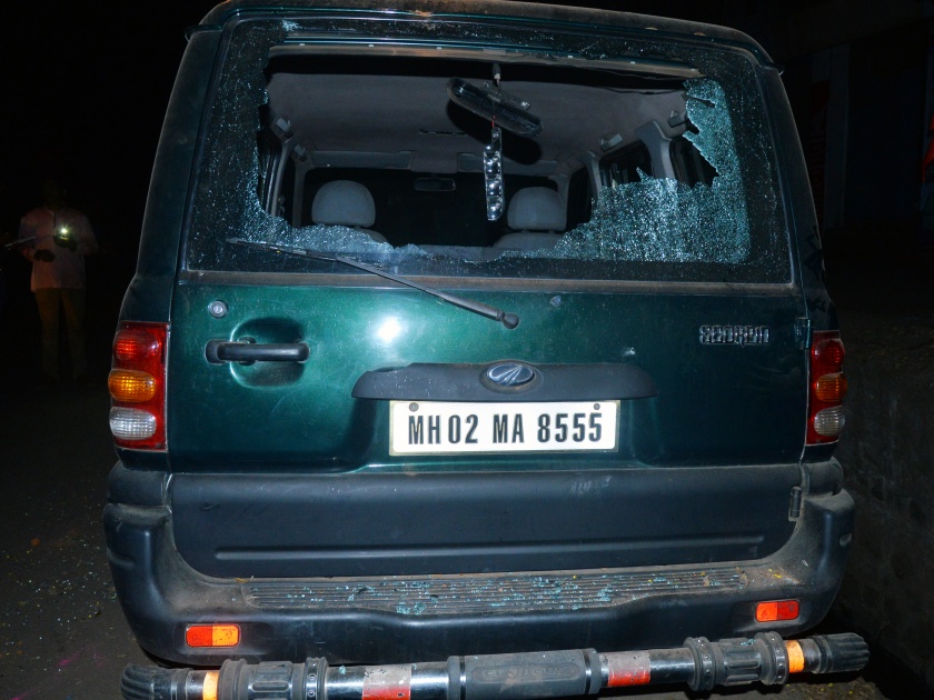 The loss of vehicles in Kolhapur by the football fans, shahu chhatrapati, and malojiraje | कोल्हापुरात फुटबॉल शौकिनांत हुल्लडबाजी, शाहू छत्रपती, मालोजीराजे यांच्या वाहनांचे नुकसान