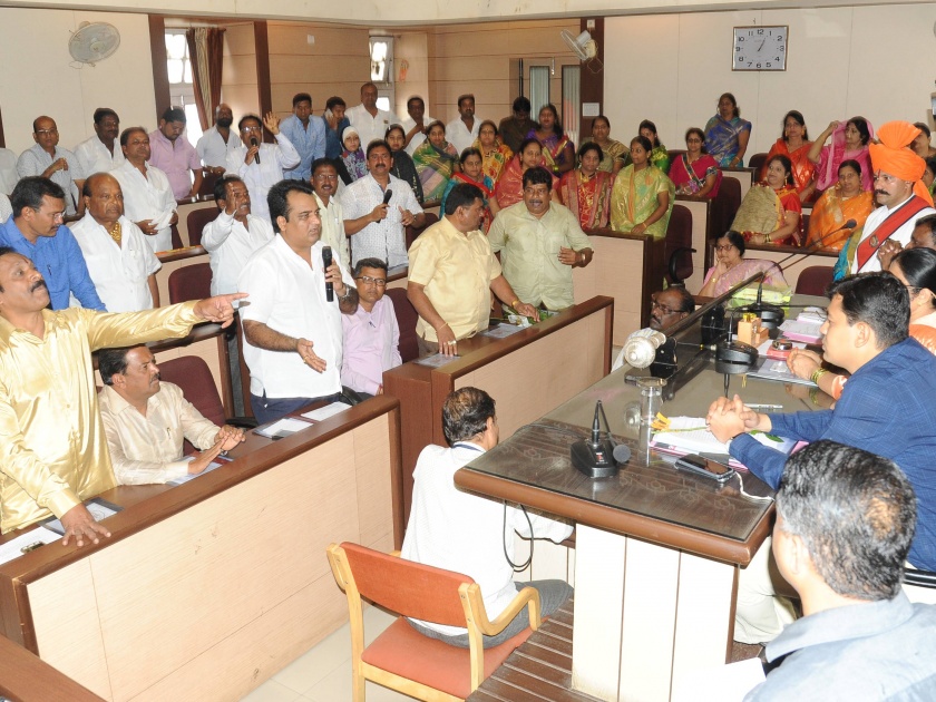 Kolhapur municipal corporation's public meeting dengue | ‘डेंग्यू’वरुन कोल्हापूर महानगरपालिकेच्या महासभेत गदारोळ