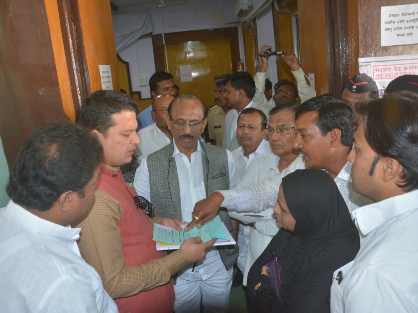 Akola district planning committee election; Shivsena-Congress objection on voting process | अकोला जिल्हा नियोजन समिती निवडणूक; मतदान प्रक्रियेवर शिवसेना-काँग्रेसचा आक्षेप