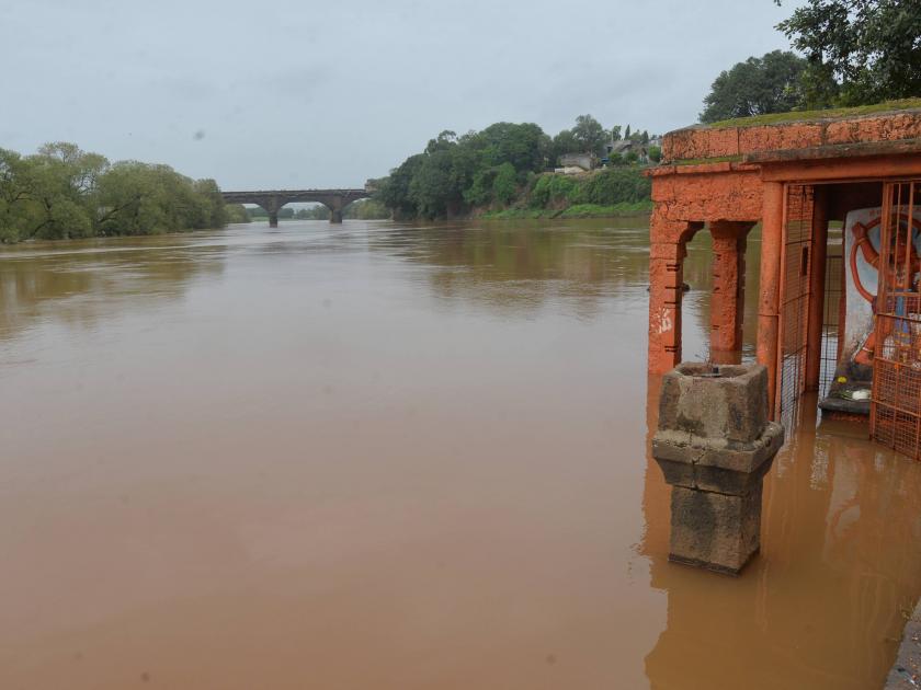 Heavy rain in Kolhapur district but strong rain in the dam area: Jhajjar in the city | कोल्हापूर  जिल्ह्यात पावसाची भुरभुर, धरणक्षेत्रात मात्र दमदार पाऊस : शहरात उघडझाप