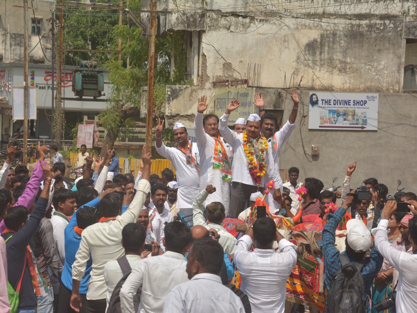 Maharashtra Election 2019: 107 candidates file 158 application in Akola district! | Maharashtra Election 2019 : अकोला जिल्ह्यात १०७ उमेदवारांचे १५८ अर्ज दाखल!