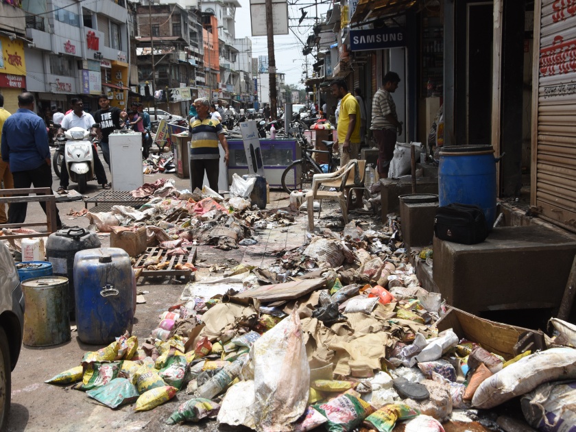 Floods ravaged Sangli's market | जलप्रलयाने सांगलीची बाजारपेठ उद्ध्वस्त -: अब्जावधीचे नुकसान