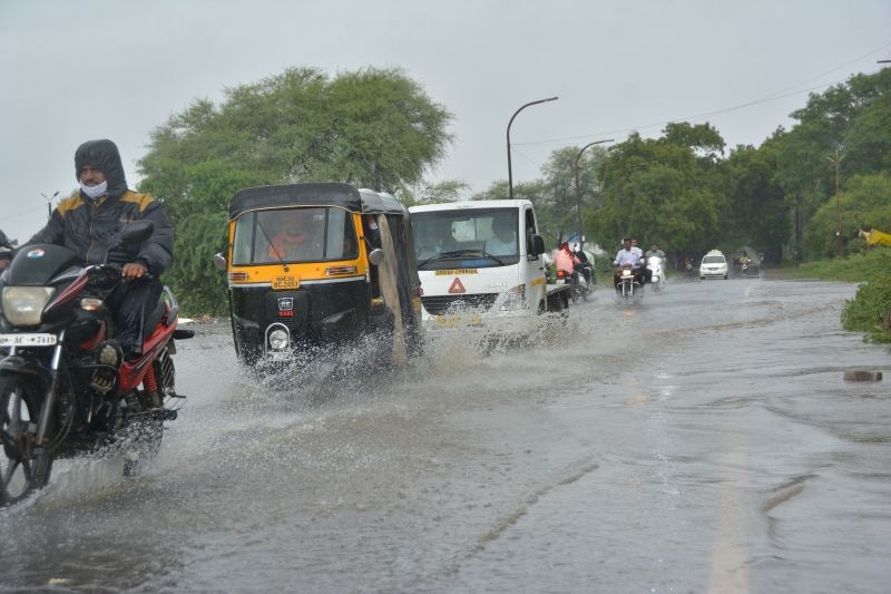 Rainfall in West Vidarbha exceeds average! | पश्चिम विदर्भात पावसाने ओलांडली सरासरी!