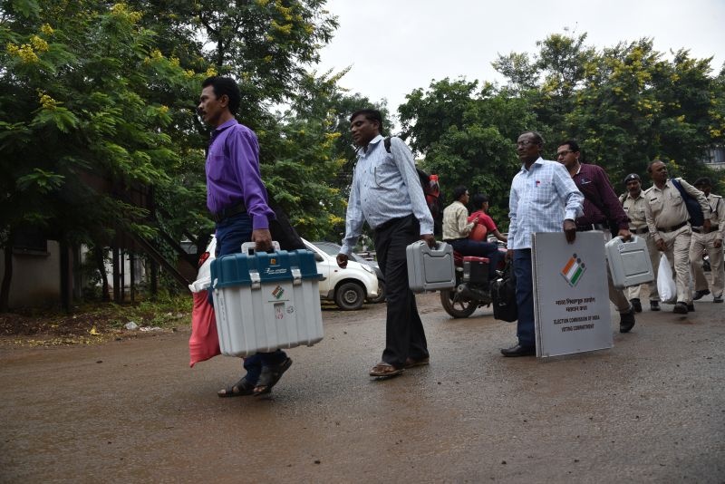 Maharashtra Assembly Election 2019: Voting teams depart | Maharashtra Assembly Election 2019: मतदान पथके रवाना
