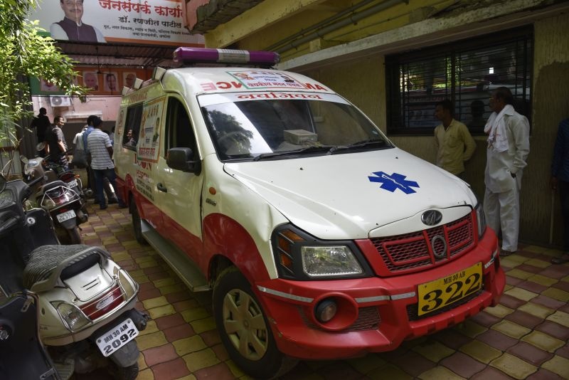 A team of doctors from Akola leave for Sangli-Kolhapur | सांगलीतील पुरग्रस्तांच्या मदतीसाठी अकोल्यातील डॉक्टरांची चमू रवाना