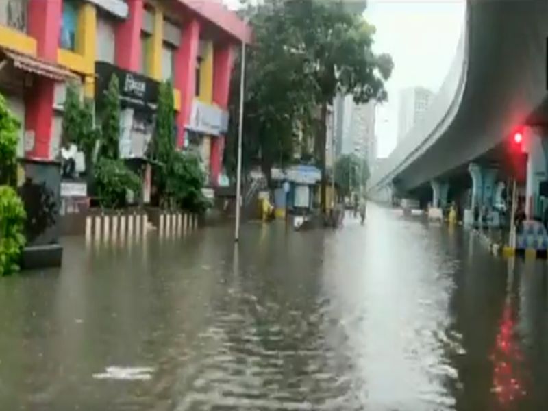 Heavy rains in Mumbai and suburbs; Stagnant water in many low lying areas | मुंबईसह उपनगरात पावसाची जोरदार हजेरी; अनेक सखल भागात साचले पाणी