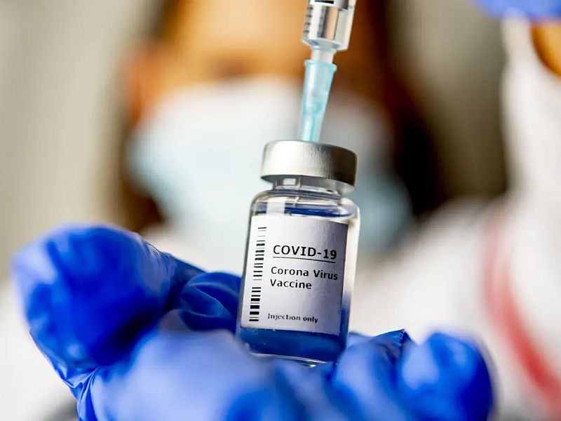 CoronaVirus South africa study suggests pfizer vaccine may only partially protect against omicron variant | Omicron Variant : कोरोनाच्या ओमायक्रॉन व्हेरिअंटवर Pfizer च्या लसीचा परिणाम फारच कमी, लॅब टेस्टचा मोठा खुलासा