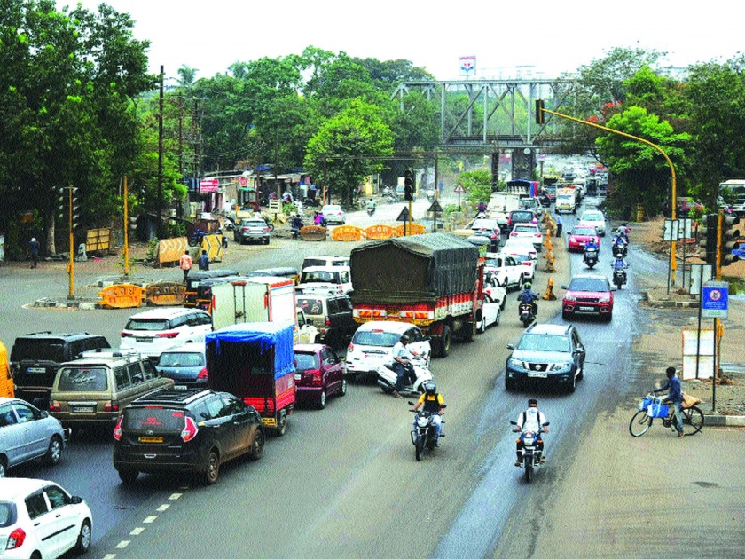 Traffic congestion on Mumbai-Goa highway | मुंबई - गोवा महामार्गावर वाहतूककोंडी