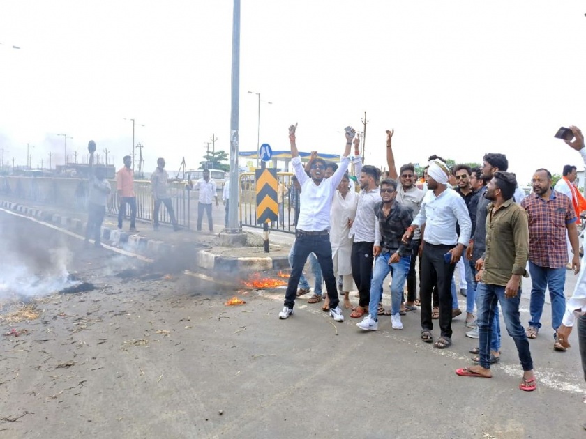 Protesting the Jalanya incident, the protesters burnt the symbolic effigy of the Home Minister | जालन्याच्या घटनेचा निषेध, आंदोलकांनी जाळला गृहमंत्र्यांचा प्रतिकात्मक पुतळा