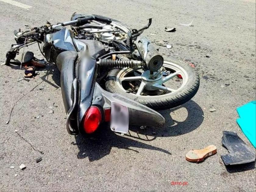 Son-in-law, father-in-law killed in truck collision; Wife seriously injured | ट्रकच्या धडकेत जावई, सासरे ठार; पत्नी गंभीर जखमी