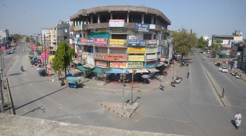 Shops closed, roads and markets empty : Nagpurites fulfilled their responsibility | दुकाने बंद, रस्ते-बाजारपेठा ओस : नागपूरकरांनी पार पाडली जबाबदारी