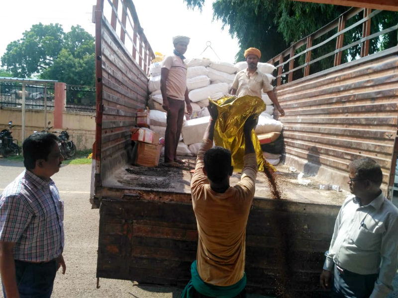 15 lakh 62 thousand rupees of Gutka destroyed, food and medicine department action in Solapur | सोलापूरात १५ लाख ६२ हजाराचा गुटखा नष्ट, अन्न, औषध विभागाची कारवाई