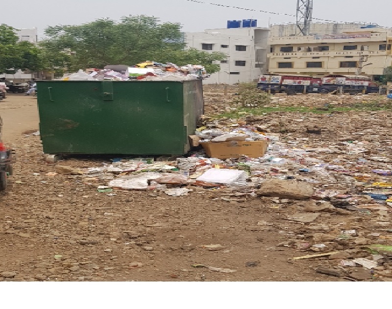 Garbage waste in Hingoli is taking place in garbage | हिंगोलीत जैविक कचराही टाकताहेत कचराकुंडीतच