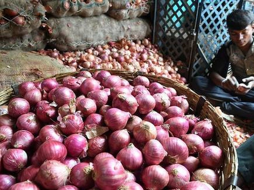 brought ban on Onions stock | कांद्यावर आणली साठामर्यादा