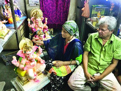 Bappa says that she is doing two hands with cancer | VIDEO : कर्करोगाशी दोन हात करत ‘ती’ साकारतेय बाप्पा