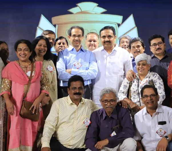 Chief Minister, Water Resources Minister in a get together with classmates in mumbai | मुख्यमंत्री, जलसंपदामंत्री रमले वर्गमित्रांसोबतच्या गप्पांत