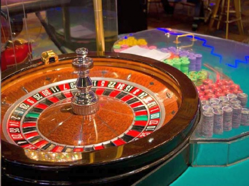 Gambling game in Goa; GST's powerful blow to cash-strapped casino lobby | खोऱ्याने रोकड ओढणाऱ्या कॅसिनो लॉबीला जीएसटीचा पॉवरफूल दणका