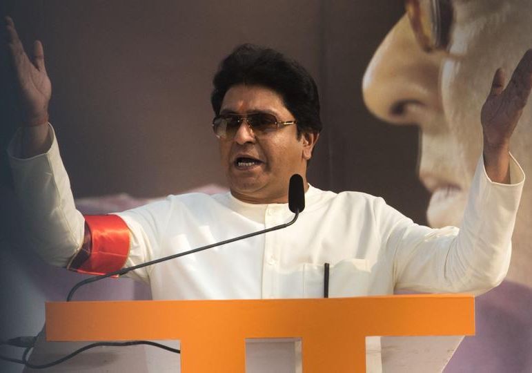 The showman in politics, Raj Thackrey | Raj Thackeray: ...तरच मनसेच्या झेंड्यावरची शिवमुद्रा शोभेल, राज ठाकरेंना 'लाभेल'!
