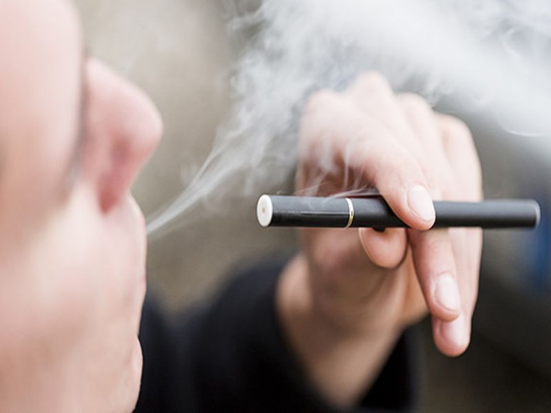  E-cigarette addiction to 12% students of municipal school | महापालिका शाळेतील १२ टक्के विद्यार्थ्यांना ई-सिगारेटचे व्यसन