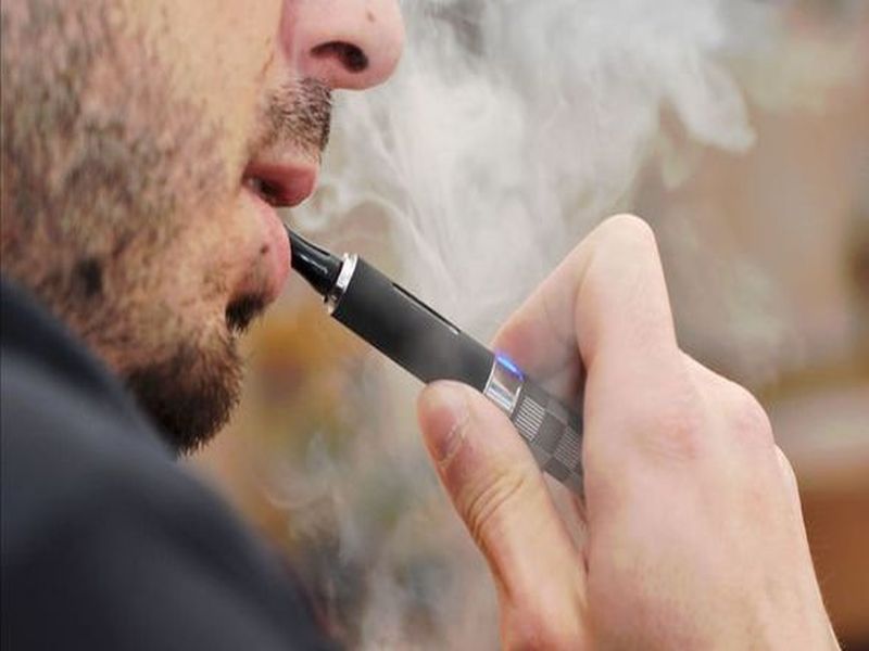 Ban on e-cigarette sales and advertisement; government's big decision for young people | E-Cigarettes Ban : ई-सिगारेटच्या विक्री अन् जाहिरातींवरही बंदी; केंद्र सरकारचा मोठा निर्णय