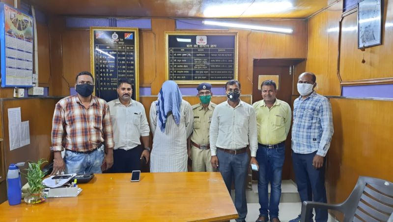 In Nagpur, e-ticket brokers were caught by RPF | नागपुरात ई-तिकीट दलालास आरपीएफने पडकले