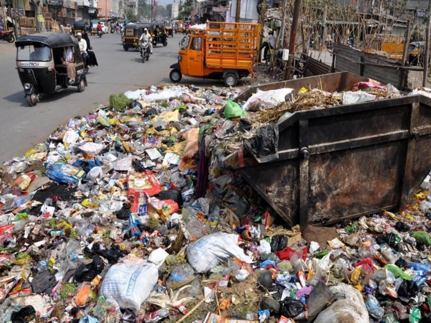 under the swachh mumbai campaign 102 metric tons debris and 70 metric tons of garbage bmc has been collected from in the last month in mumbai | ६३४ किमीचे रस्ते झाले चकाचक, १०२ टन राडारोडा गोळा : स्वच्छ मुंबई मोहीम सुरूच 
