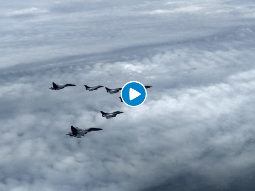 rafale arrival at Indian airspace, video shared by Defense Minister Rajnath singh | Rafale in india : भारतीय आकाशात राफेलचं आगमन, संरक्षणमंत्र्यांनी शेअर केला 'अफलातून व्हिडिओ'