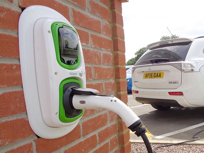Electric vehicles will get One and a half thousand charging points to be set up across the state, priority on highways | इलेक्ट्रिक व्हेइकल्सना मिळणार ‘ऊर्जा’; राज्यभरात उभारले जाणार दीड हजार चार्जिंग पॉइंट्स, महामार्गांना प्राधान्य
