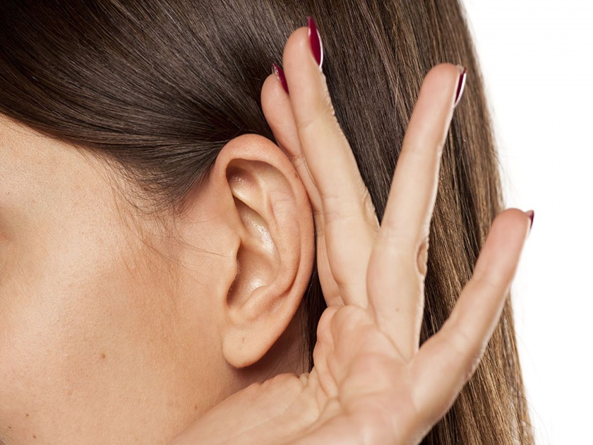 These habits can reduce your ability to hear, Ear damage myb | ऐकू येण्याची क्षमता कमी करू शकतात 'या' सवयी; कमी वयातच खराब होतील कान