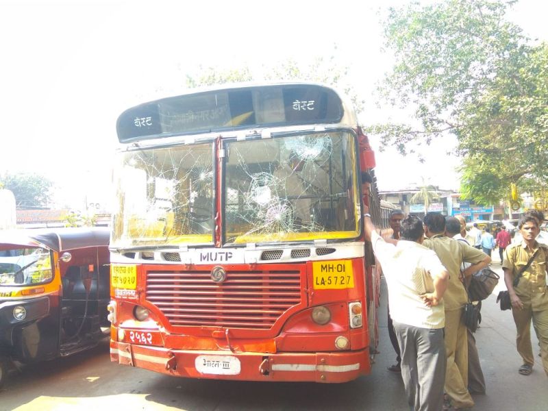 Maharashtra bandh : 48 bus vandalized, 4 bus drivers injured | महाराष्ट्र बंदचे तीव्र पडसाद : मुंबईत 48 बसची तोडफोड, 4 बसचालक जखमी