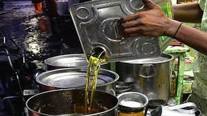600 liters of edible oil stolen in Motala | मोताळ्यात ६०० लिटर खाद्य तेल चोरले