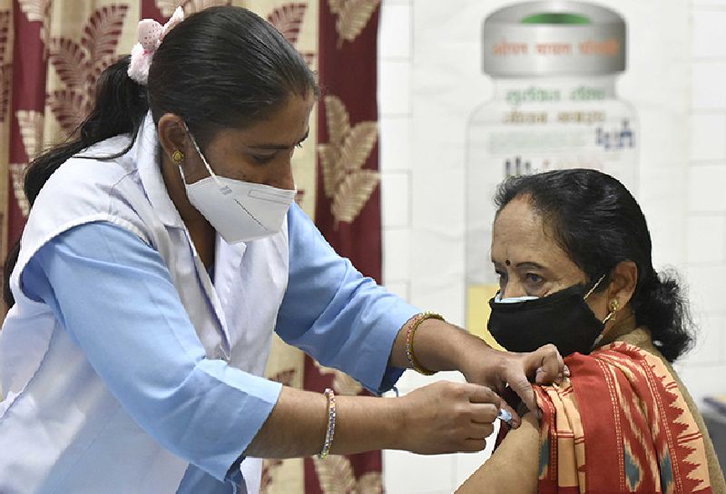 nearly Two lakh people in Nagpur are avoiding the second dose of corona vaccine even after 84 days | नागपुरातील दोन लाख लोकांची ८४ दिवसांनंतरही दुसऱ्या डोससाठी टाळाटाळ