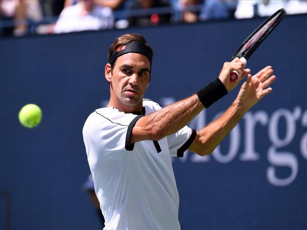 Roger Federer stunned by Grigor Dimitrov in US open quarterfinals | दमवलं अन् हरवलं; 'बेबी' फेडररचा 'बाबा' फेडररला धक्का!