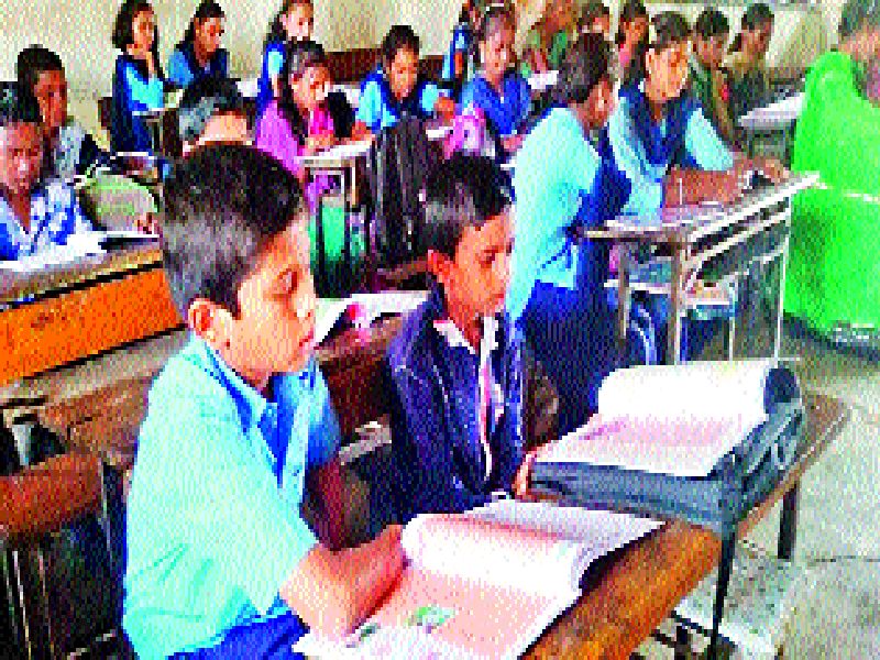 Big news; In Solapur district, primary classes are being held without ringing the school bell | मोठी बातमी; सोलापूर जिल्ह्यात शाळेची घंटा न वाजताच भरत आहे प्राथमिकचे वर्ग
