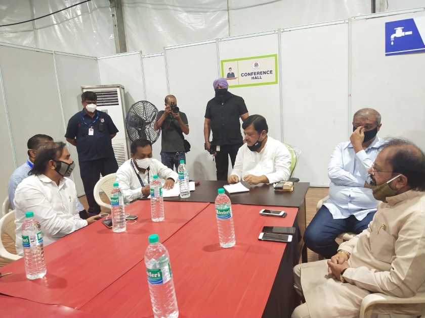 Opposition leader Pravin Darekar allegation on Shiv Sena over setup covid center in Mumbai | कोविड सेंटर उभारण्याचं कंत्राट शिवसेनेच्या पदाधिकाऱ्यांना; विरोधी पक्षनेते प्रविण दरेकरांचा आरोप