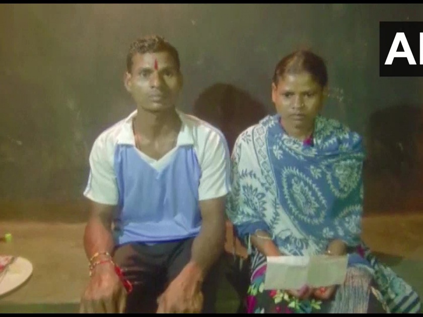Naxal carrying reward of Rs 8 lakhs head surrendered on RakshaBandhan his sister's appeal | Raksha Bandhan: दादा, तू परत ये! बहिणीच्या भावूक आवाहनानंतर नक्षली भावाचं आत्मसमर्पण; ८ लाखांचं होतं बक्षीस