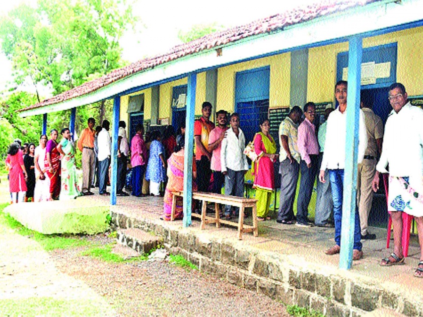 85% polling for eight Gram Panchayats | आठ ग्रामपंचायतींसाठी सरासरी ८५ % मतदान