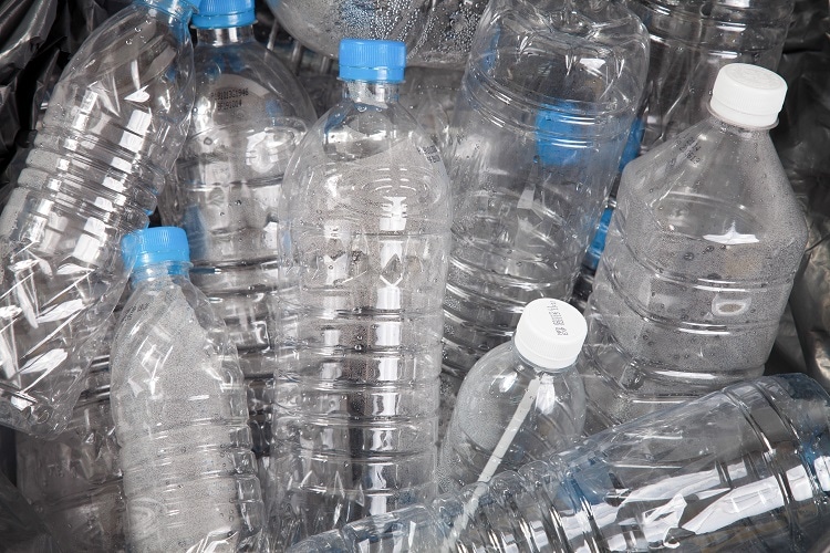 Bottled water is plastic mix | सावधान...बाटलीतले पाणी शुद्ध नव्हे, तर प्लॅस्टिकयुक्त!