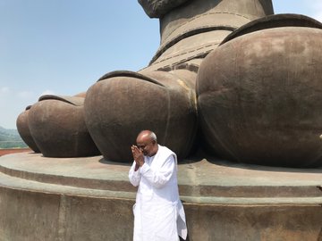 Deve Gowda went to see the Statue of Unity; Narendra Modi was happy | देवेगौडा स्टॅच्यू ऑफ युनिटी पहायला गेले; नरेंद्र मोदींना आनंद झाला