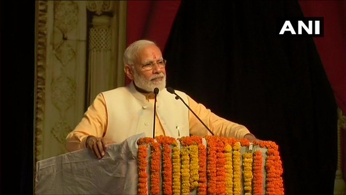 Prime Minister Narendra Modi Attends Dussehra Programme At Ram Leela Grounds In Dwarka | महिलांचा सन्मान करा, देशाच्या संपत्तीचं नुकसान टाळा; पंतप्रधानांनी दिला देशवासियांना संदेश 