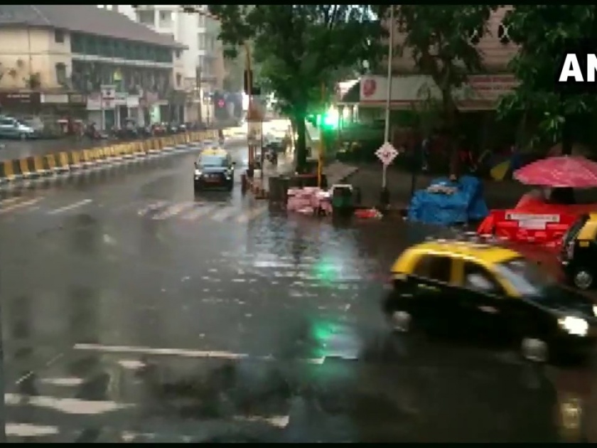 Heavy rains in Thane district including Mumbai; Train traffic 10-15 minutes late | मुंबईसह ठाणे जिल्ह्यात जोरदार पावसाची हजेरी; रेल्वे वाहतूक १०-१५ मिनिटे उशिराने