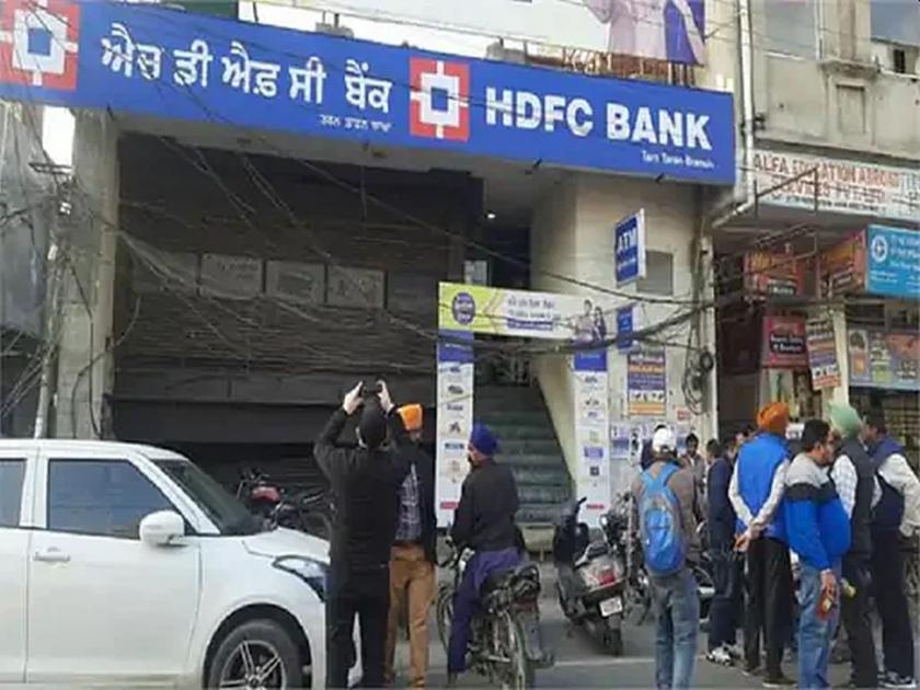 Robbery in HDFC Bank: HDFC Bank robbed in just 45 seconds; The female cashier's chain was taken away with Rs 30 lakh in Punjab Crime news | Robbery in HDFC Bank: अवघ्या ४५ सेकंदांत एचडीएफसी बँक लुटली; महिला कॅशिअरची चेन, ३० लाख घेऊन गेले
