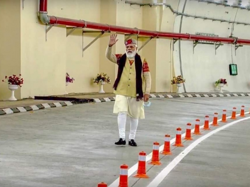 "I looked at someone in the tunnel and raised my hand. Is Modi in good health?", prakash ambedkar | 'रिकाम्या बोगद्यात कुणाकडे पाहून हात उंचावला, मोदींची तब्येत बरी आहे ना?'